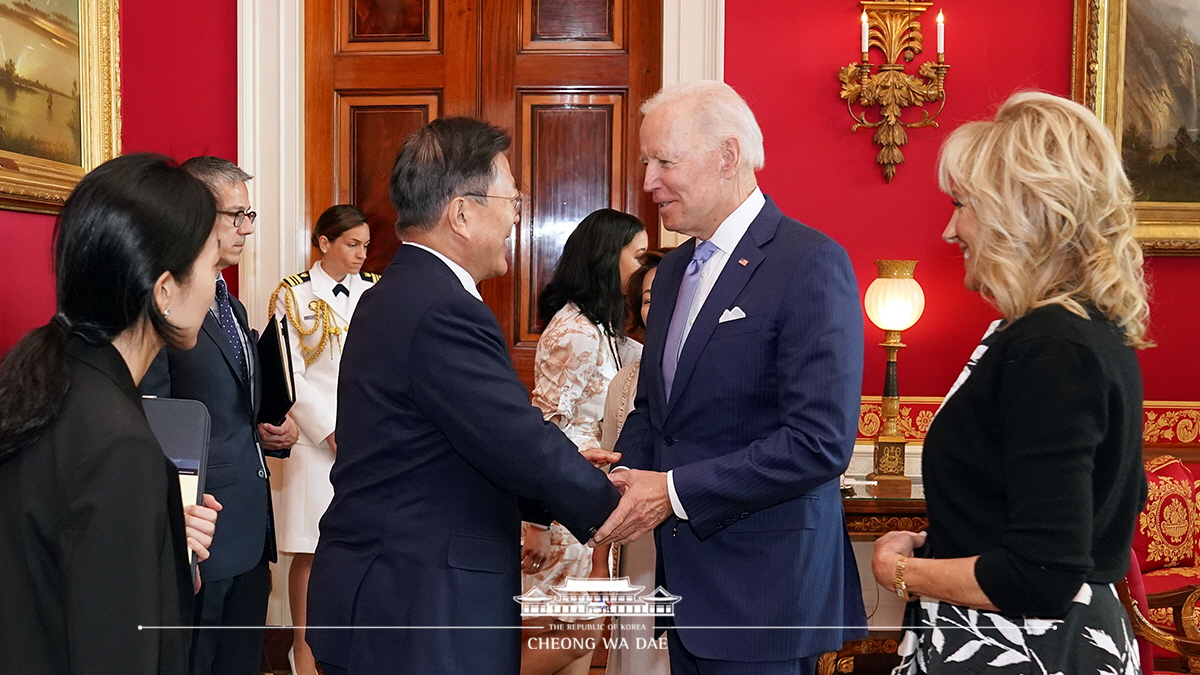 Being welcomed by U.S. President Joseph R. Biden and signing the White House guestbook