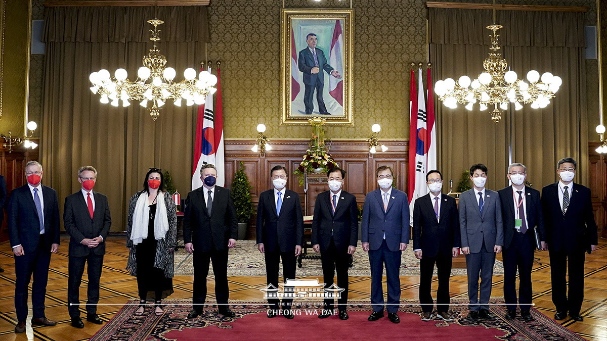 Visiting Vienna City Hall while in Austria for the Korea-Austria Summit