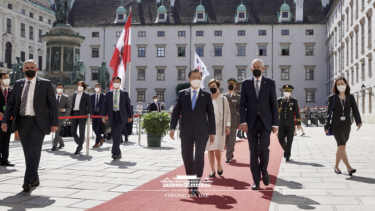 Attending the official welcoming ceremony at the Hofburg, the presidential palace in Vienna, Austria