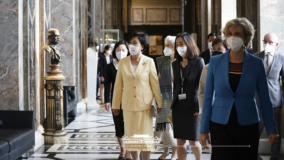 First Lady Kim Jung-sook visiting the Kunsthistorisches Museum in Vienna, Austria