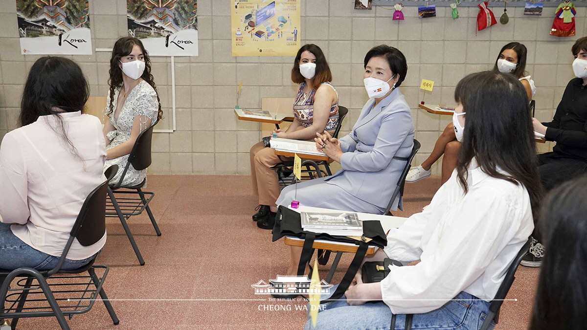 First Lady Kim Jung-sook visiting the King Sejong Institute in Barcelona, Spain