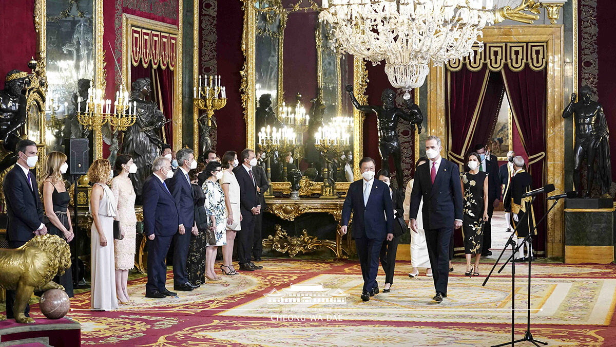 Attending a state dinner hosted by King Felipe VI of Spain