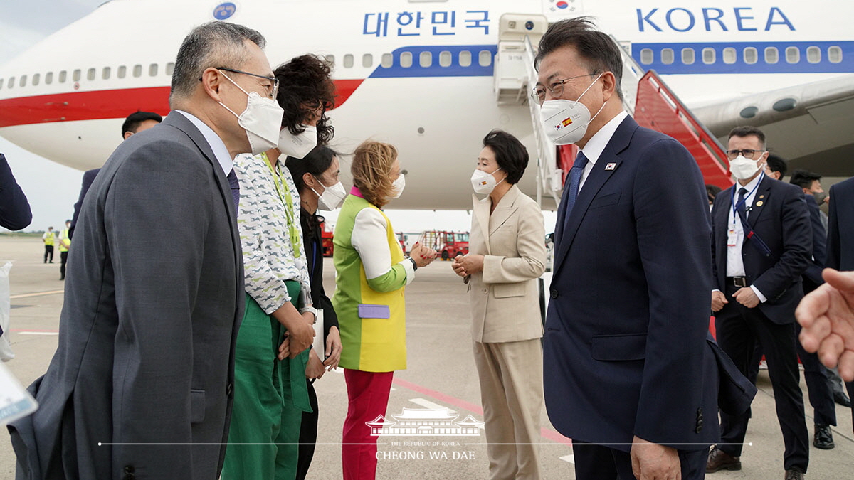 Arriving at Barcelona–El Prat Airport for the final events of a state visit to Spain