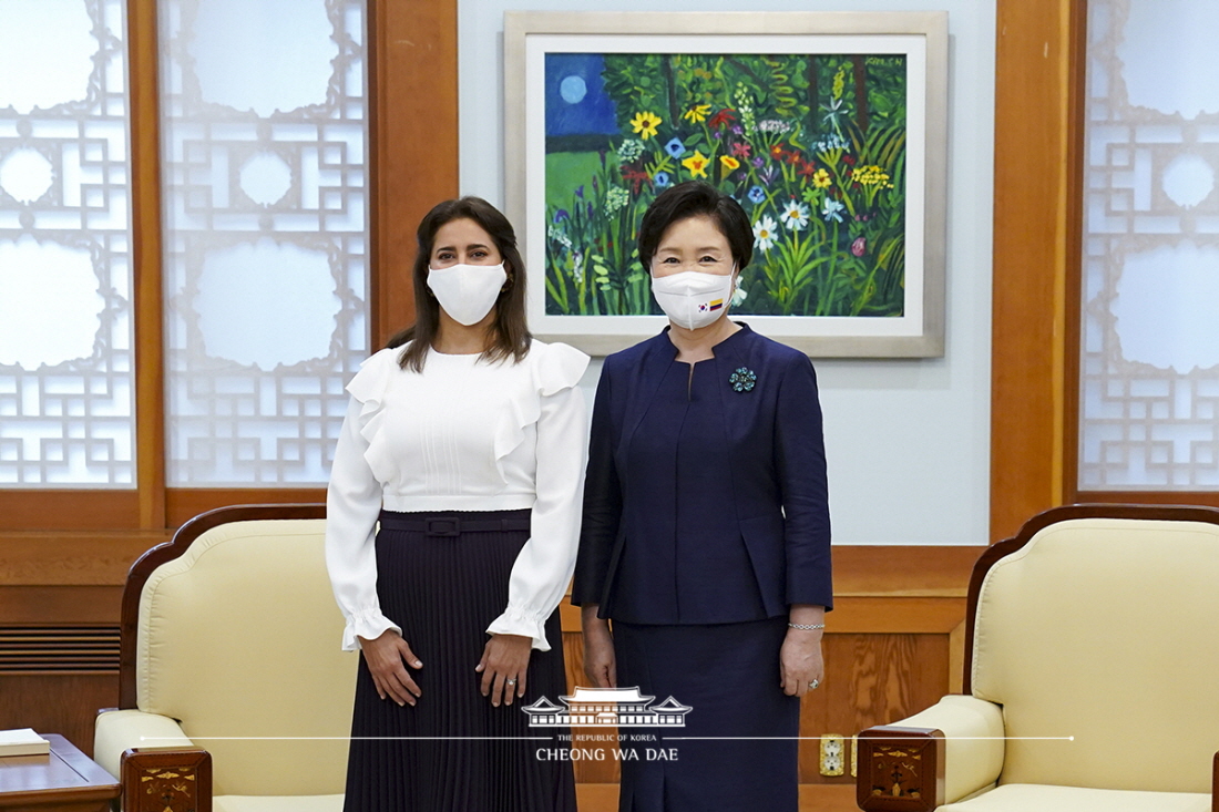 First Lady Kim Jung-sook meeting with her Colombian counterpart Maria Juliana Ruiz Sandoval at Cheong Wa Dae