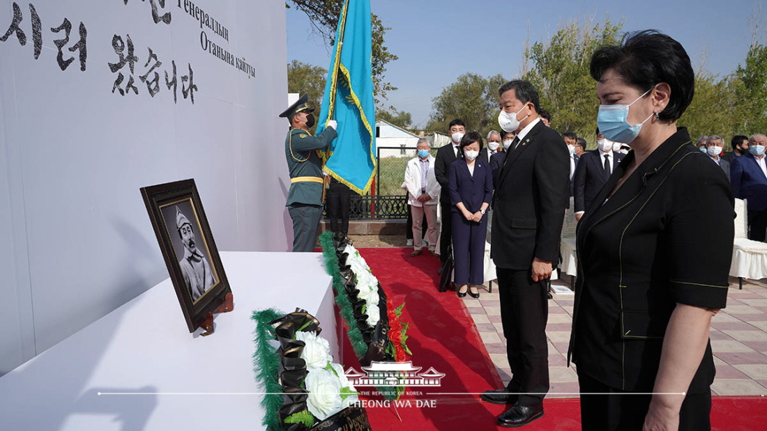 A memorial service held in honor of Korea independence army leader General Hong Beom-do in Kyzylorda, Kazakhstan, prior to the repatriation of his remains