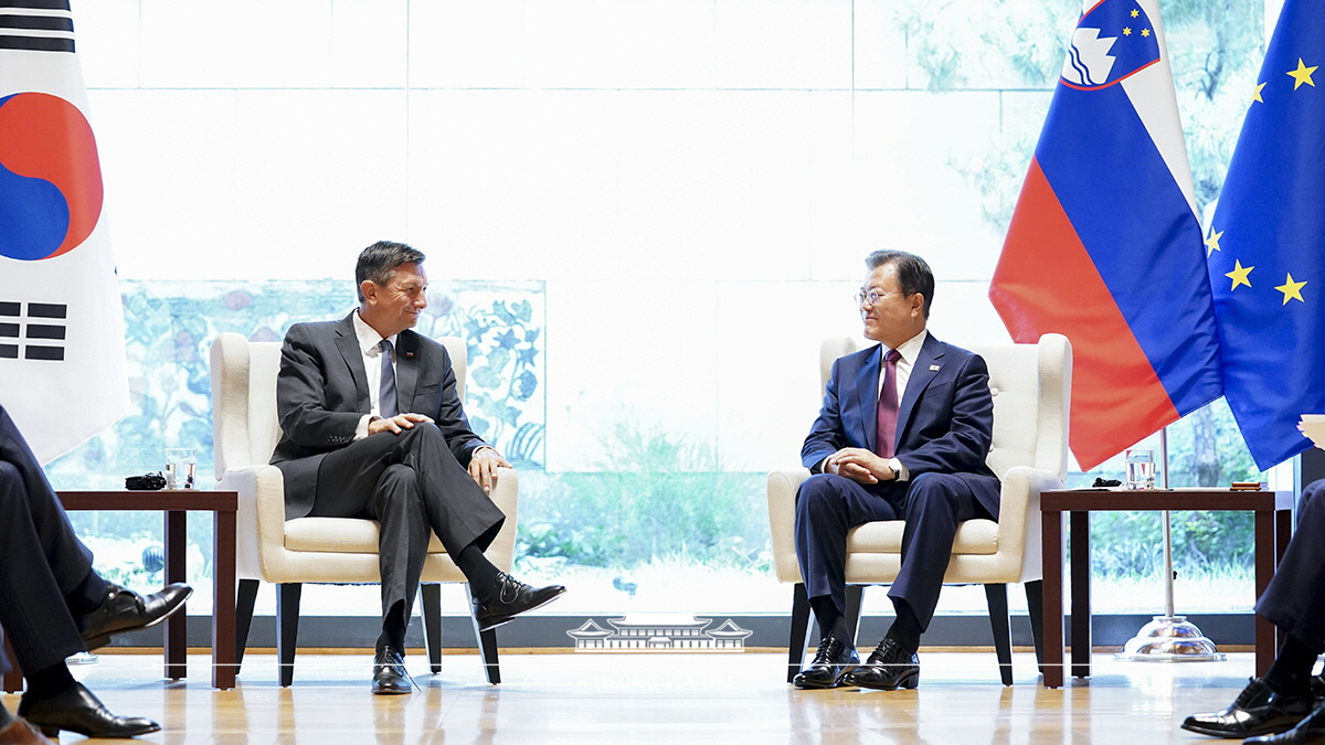 Attending the Korea-Slovenia summit on the sidelines of the U.N. General Assembly