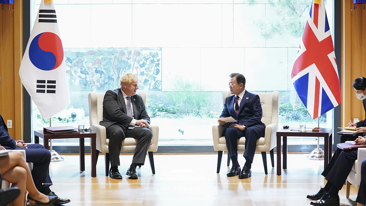 Attending the Korea-United Kingdom summit on the sidelines of the U.N. General Assembly