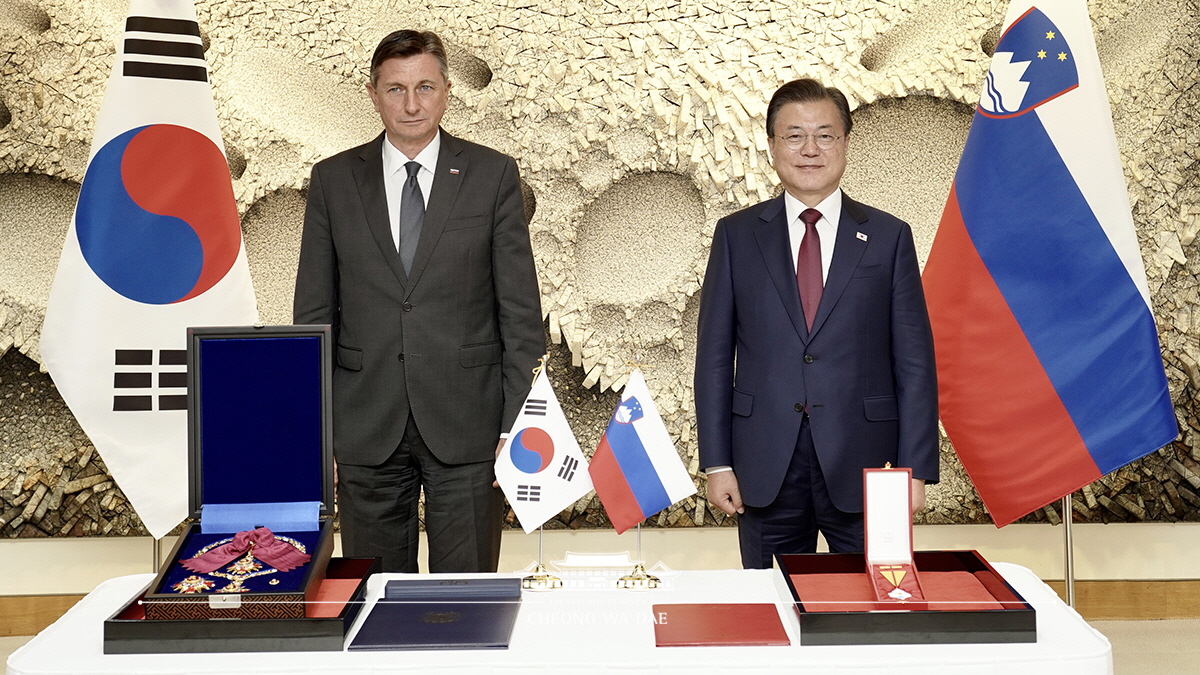 Attending a ceremony on the sidelines of the U.N. General Assembly for the exchange of the highest national honors between Korea and Slovenia