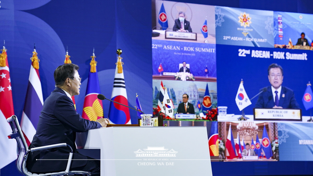 Attending the virtual 22nd ASEAN-ROK Summit from Cheong Wa Dae