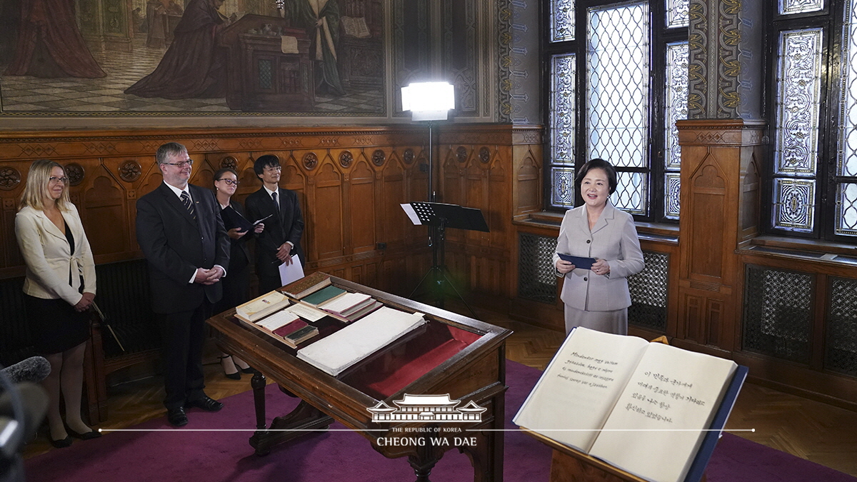 First Lady Kim Jung-sook visiting the National Archives of Hungary in Budapest