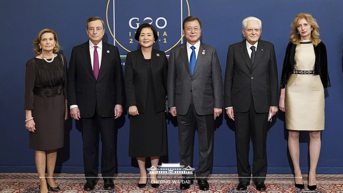 Attending a dinner hosted by the President of Italy Sergio Mattarella on the sidelines of the G20 Summit in Rome