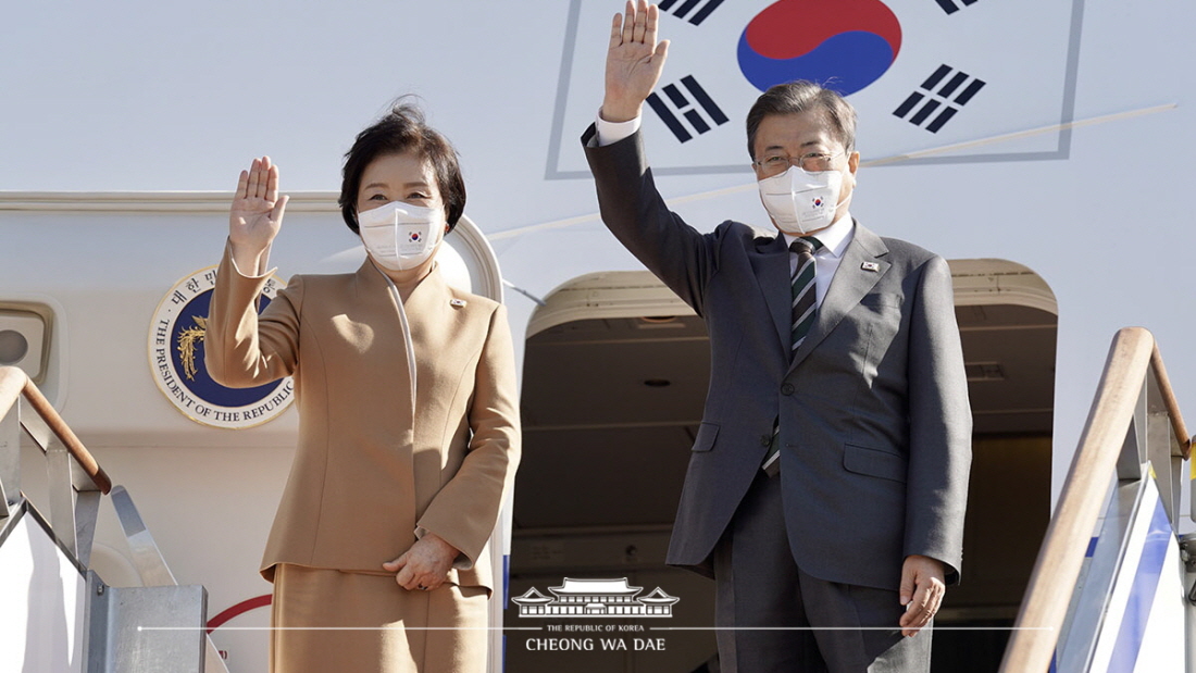 Departing from Seoul Air Base for Rome to attend the G20 Summit