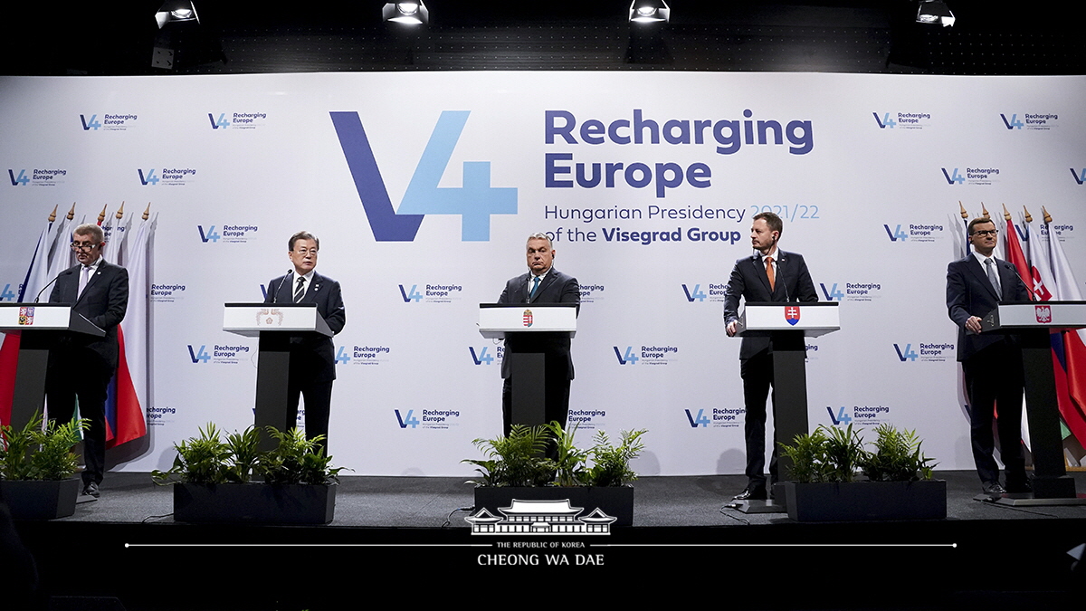 Attending the joint press conference following the V4-Korea Summit in Budapest, Hungary