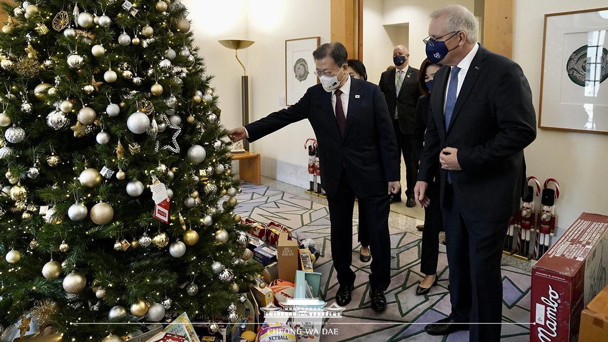 Attending the one-on-one Korea-Australia Summit at the Parliament of Australia in Canberra