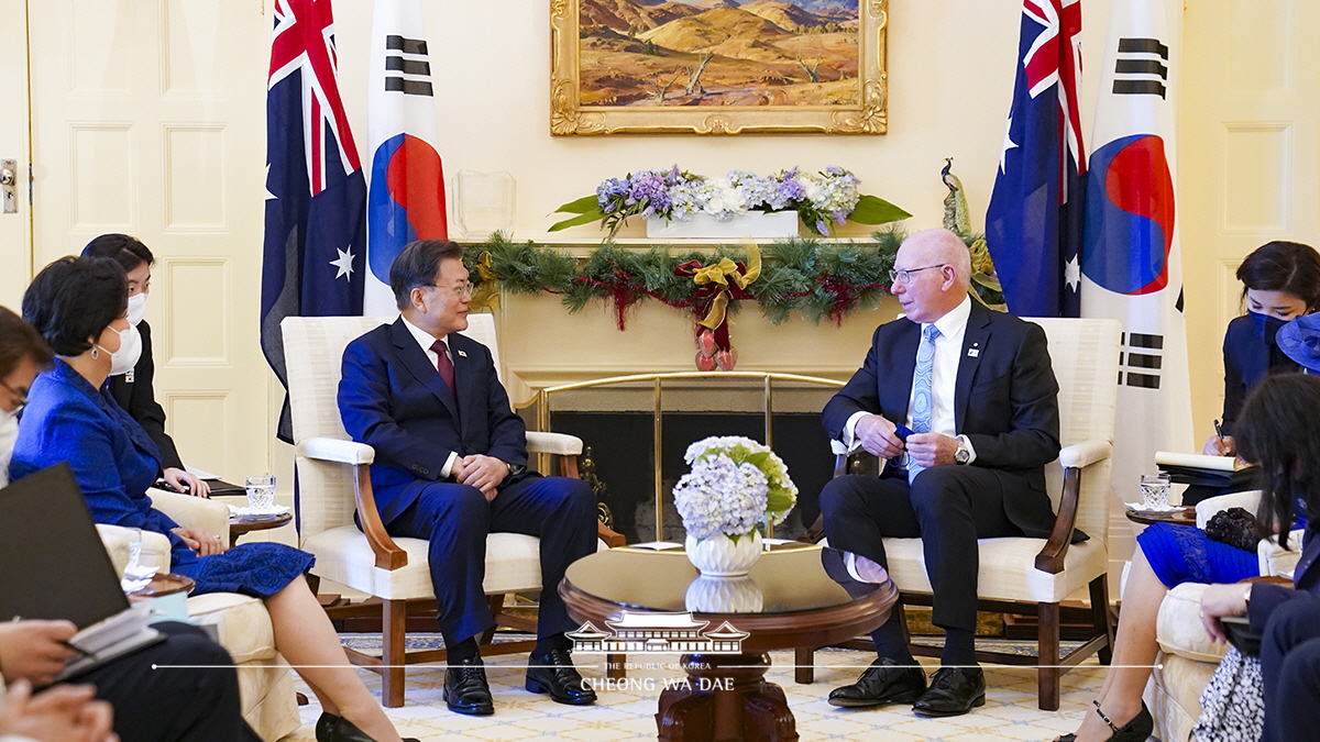 Conversing with General David John Hurley, Governor-General of the Commonwealth of Australia, and his wife, Linda Hurley, in Canberra