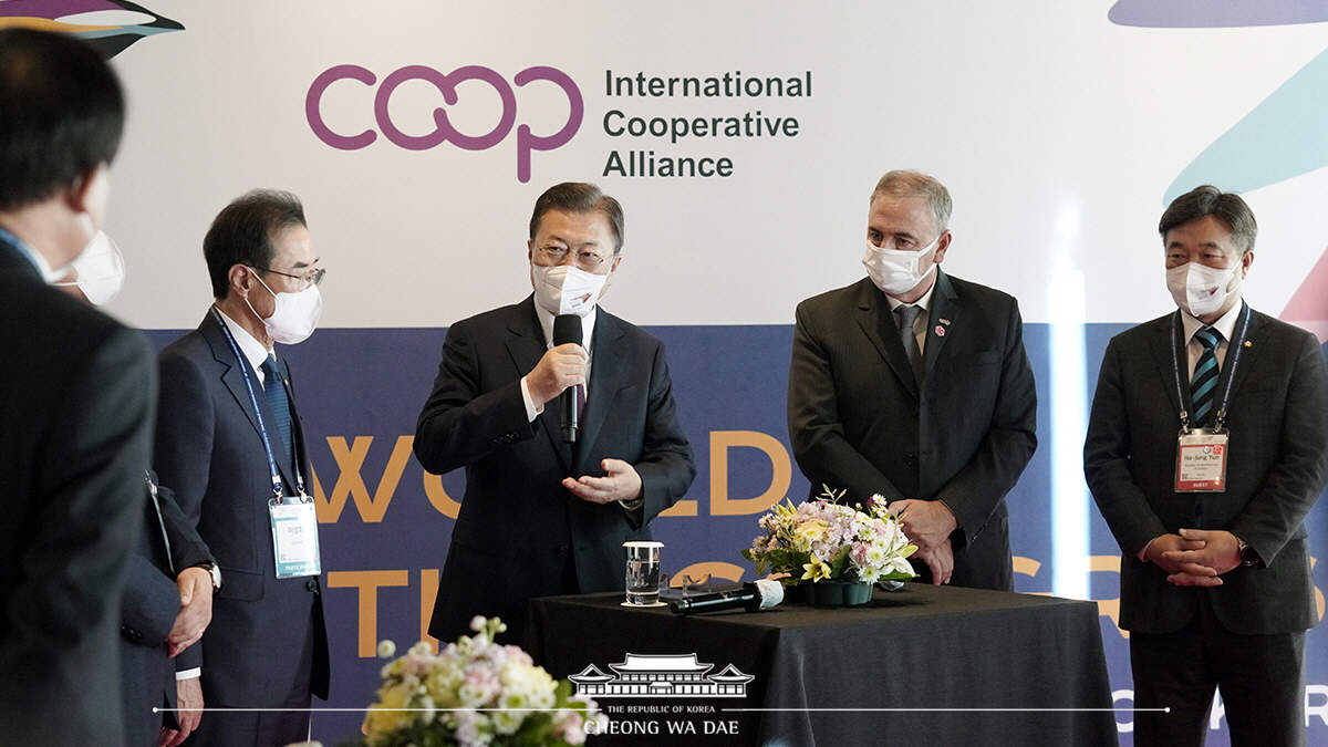 Attending the opening ceremony of the 33rd World Cooperative Congress in Seoul