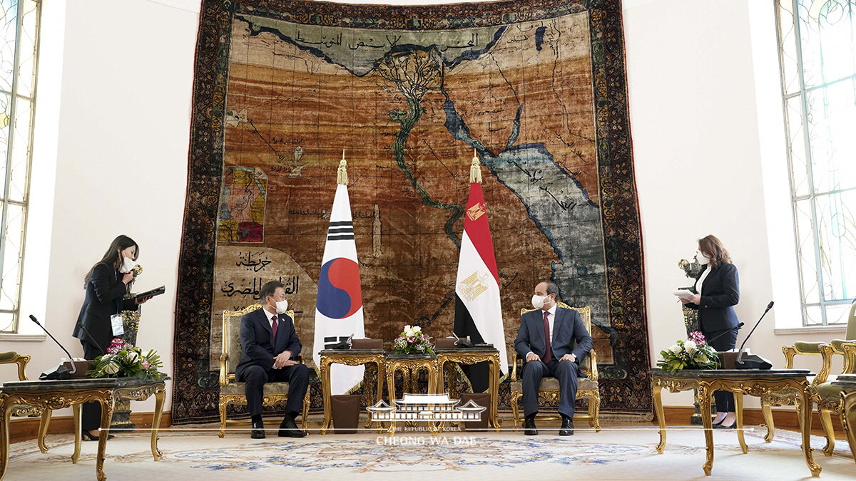 Attending the Korea-Egypt Summit at Al-Ittihadiya, the Egyptian Presidential Palace in Cairo