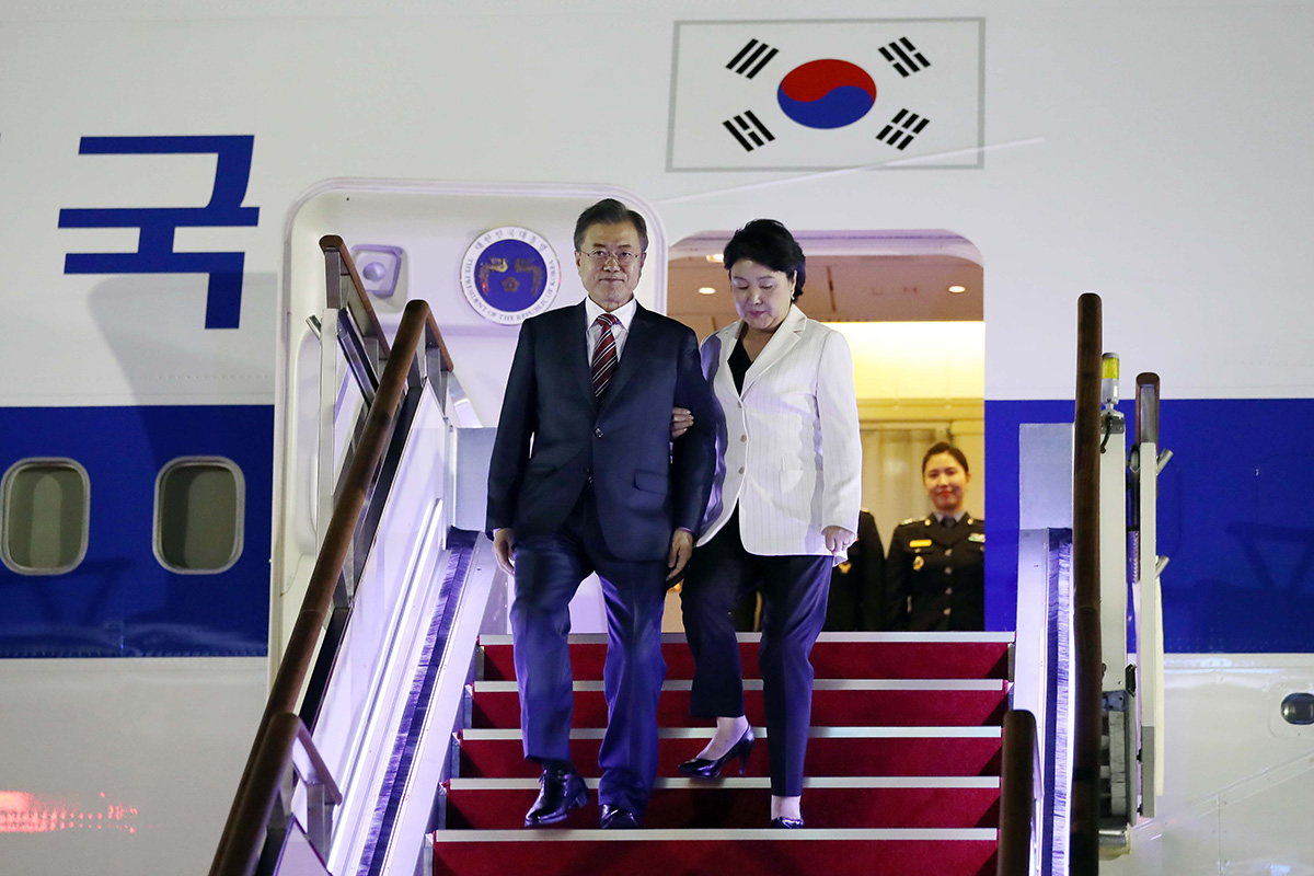 Arrival at Seoul Air Base in Seongnam, Gyeonggi-do Province