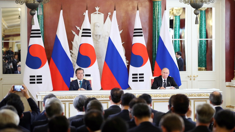 Attending the Korea-Russia MOU signing ceremony with Russian President Vladimir Putin and issuing a joint press statement