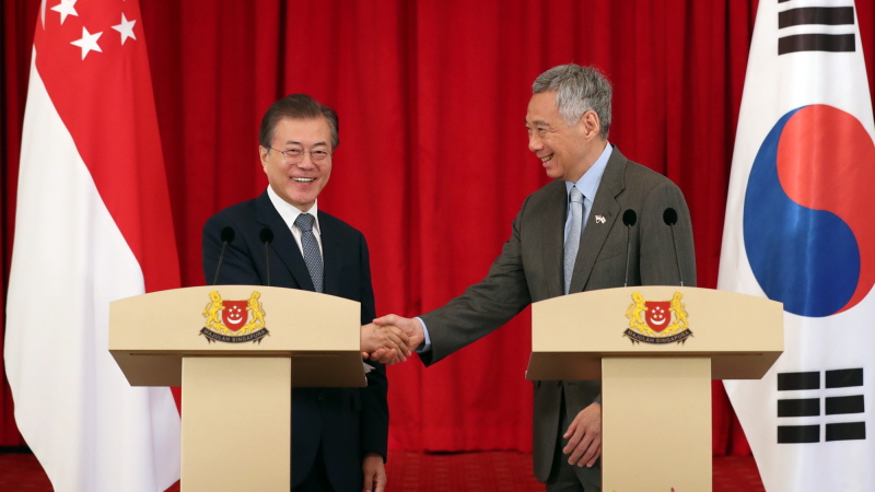 Attending the Korea-Singapore MOU signing ceremony and the joint press conference