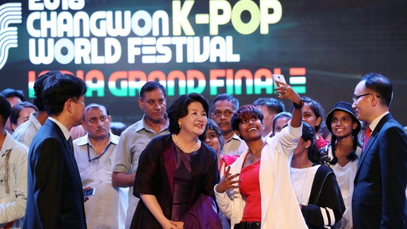 First Lady Kim Jung-sook attending the finals of the K-pop contest in India