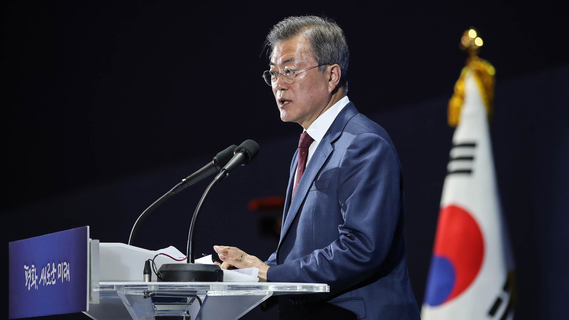 President Moon visits the Main Press Center for the 2018 Inter-Korean Summit Pyeongyang 