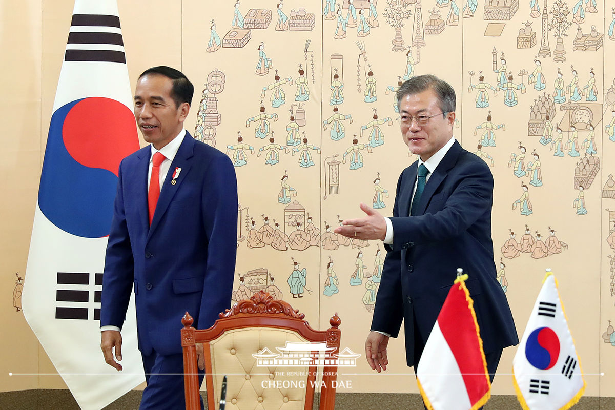 Looking on with President Joko Widodo of Indonesia at an MOUs signing ceremony 