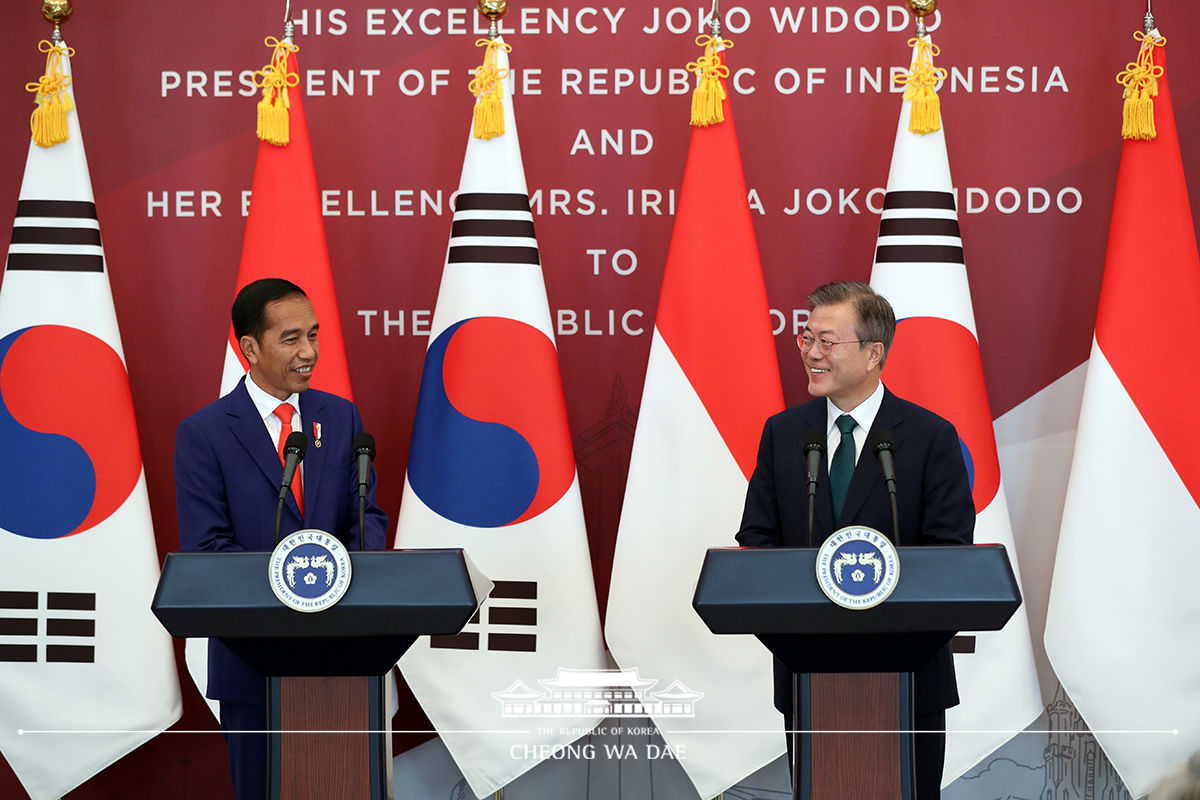 Holding a joint press conference with President Joko Widodo of Indonesia 