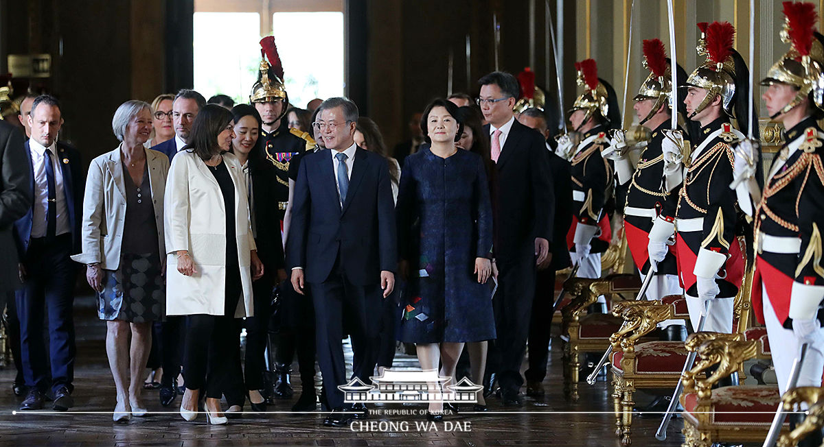 Attending a welcoming reception at the City Hall of Paris 