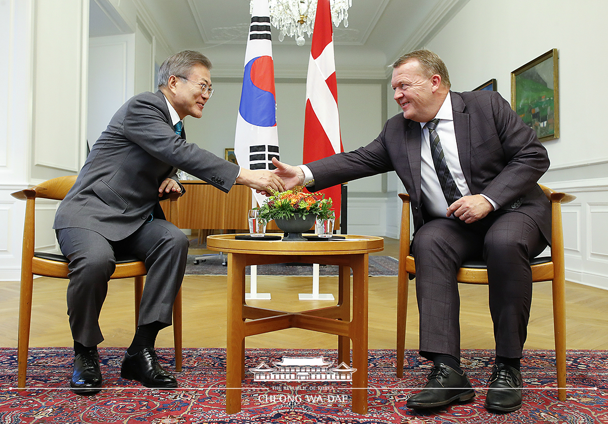 Holding a summit with Danish Prime Minister Lars Løkke Rasmussen 