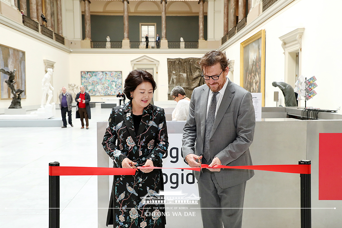 First Lady Kim Jung-sook attending a ceremony to launch a Korean-language audio guide service at the Royal Museums of Fine Arts of Belgium 