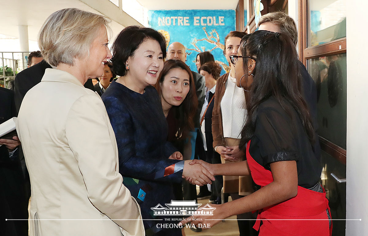 First Lady Kim Jung-sook visiting Notre École, a special school for autistic children 