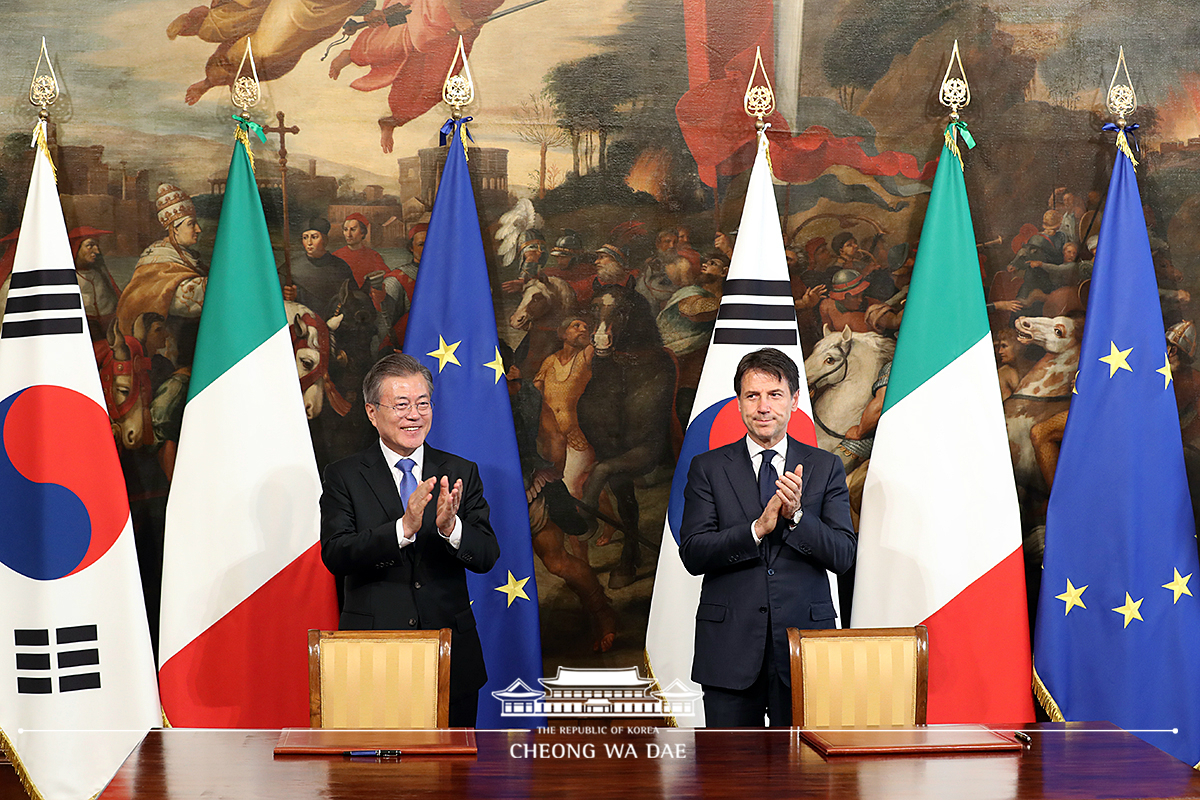 Attending an MOU signing ceremony between Korea and Italy 