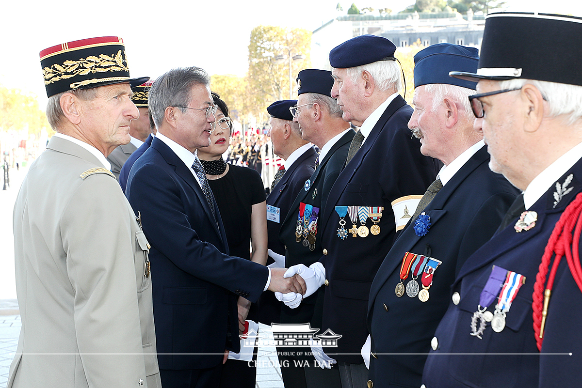 Attending the official welcoming ceremony at the Arc de Triomphe and laying a wreath at the Tomb of the Unknown Soldier 