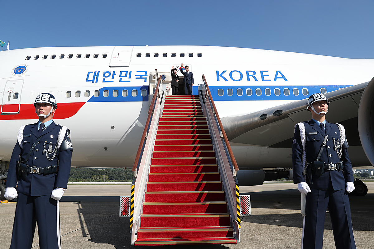 Departing from Seoul Air Base in Seongnam, Gyeonggi-do Province 