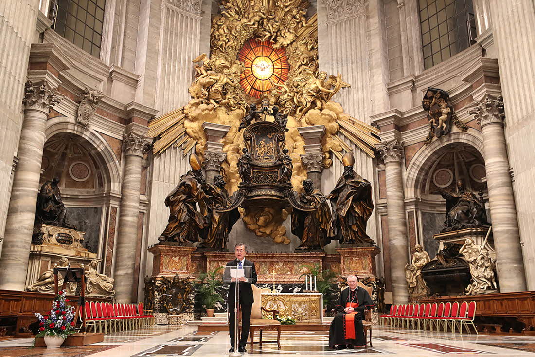 President Moon Jae-in urges the international community to support the settlement of peace and prosperity on the Korean Peninsula after attending the Special Mass at St. Peter’s Basilica for Peace on the Korean Peninsula on Oct. 17.