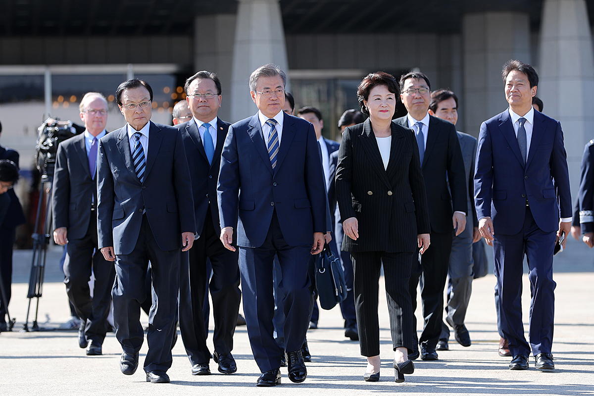 Departing from Seoul Air Base in Seongnam, Gyeonggi-do Province 