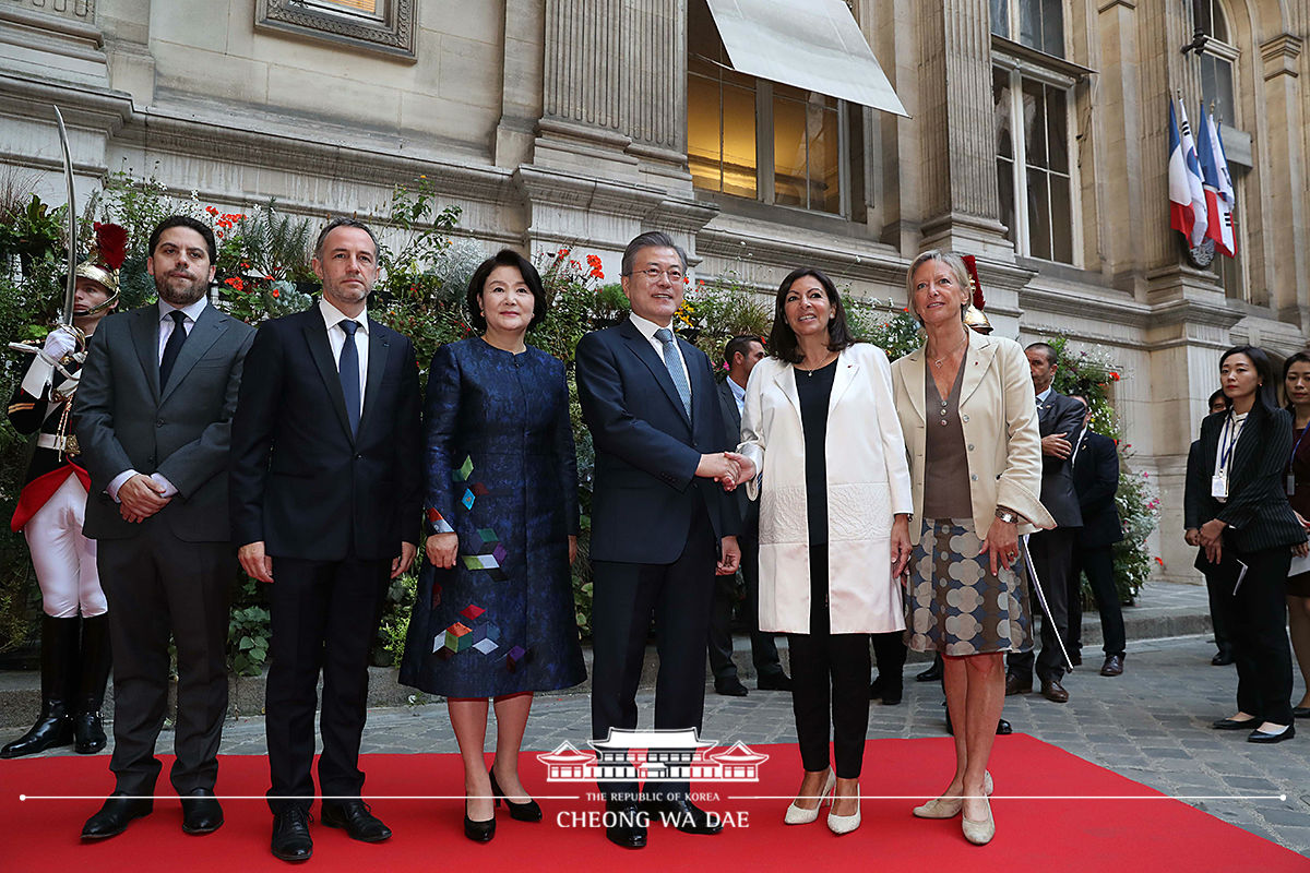 Attending a welcoming reception at the City Hall of Paris 