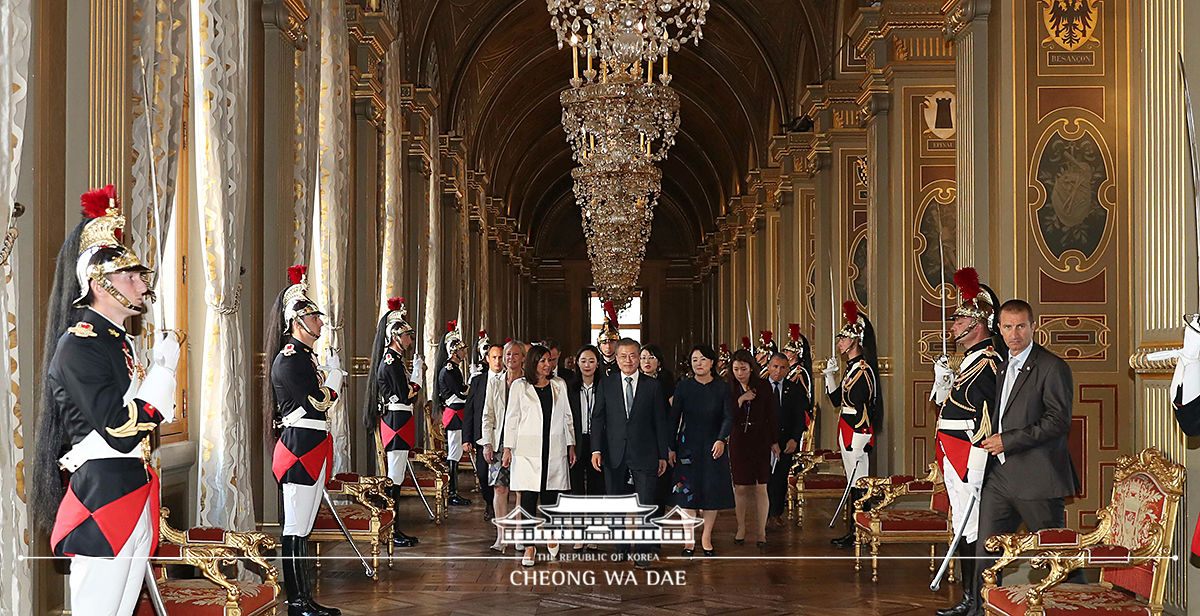 Attending a welcoming reception at the City Hall of Paris 