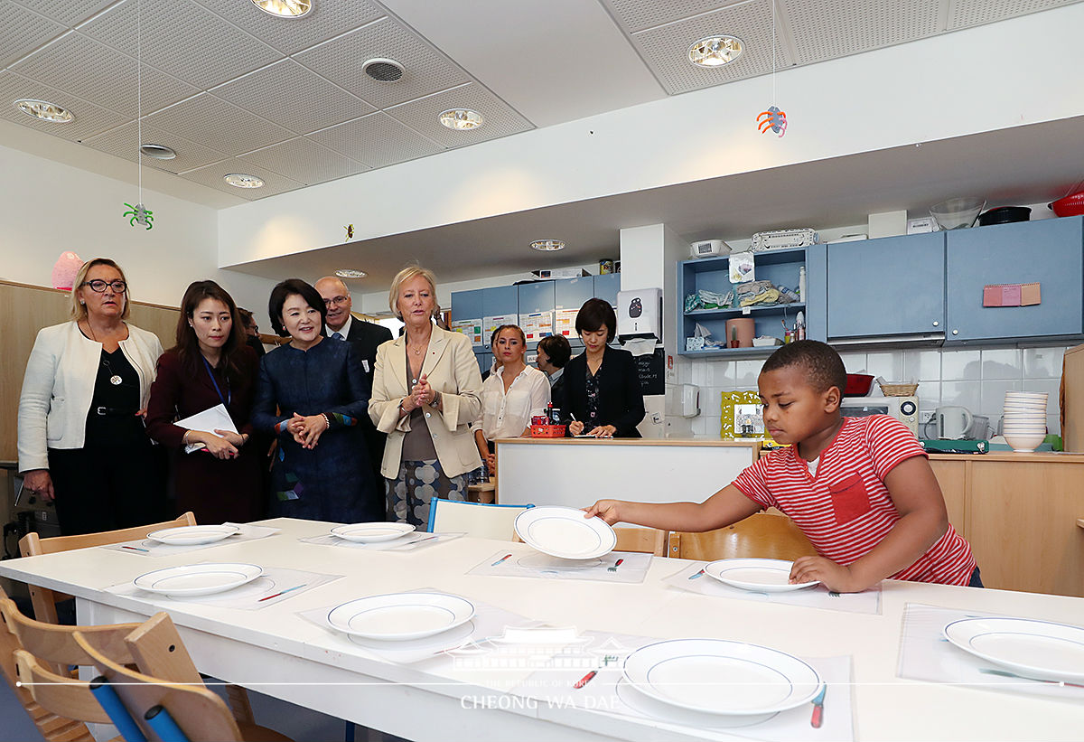 First Lady Kim Jung-sook visiting Notre École, a special school for autistic children 