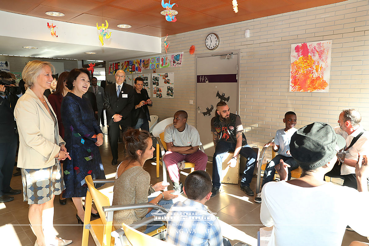 First Lady Kim Jung-sook visiting Notre École, a special school for autistic children 