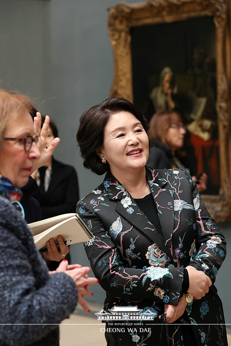 First Lady Kim Jung-sook attending a ceremony to launch a Korean-language audio guide service at the Royal Museums of Fine Arts of Belgium 