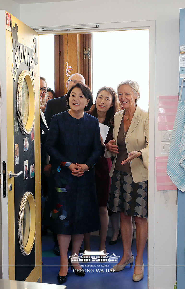 First Lady Kim Jung-sook visiting Notre École, a special school for autistic children 