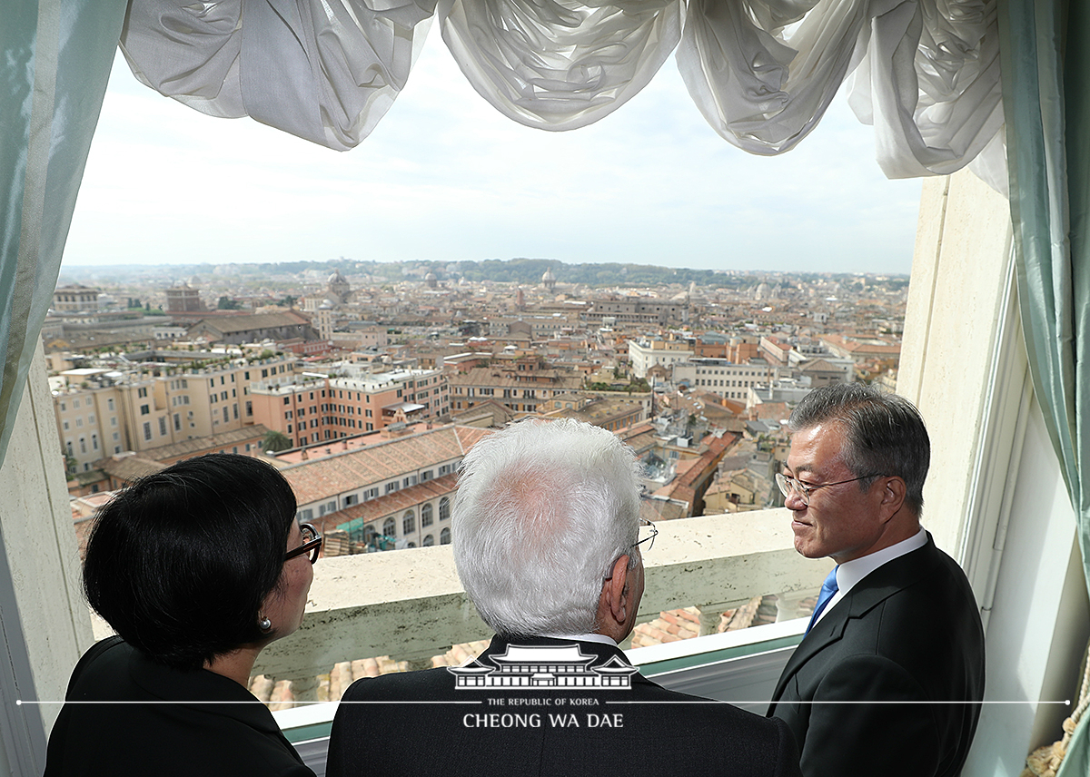 Attending the official luncheon hosted by Italian President Sergio Mattarella 