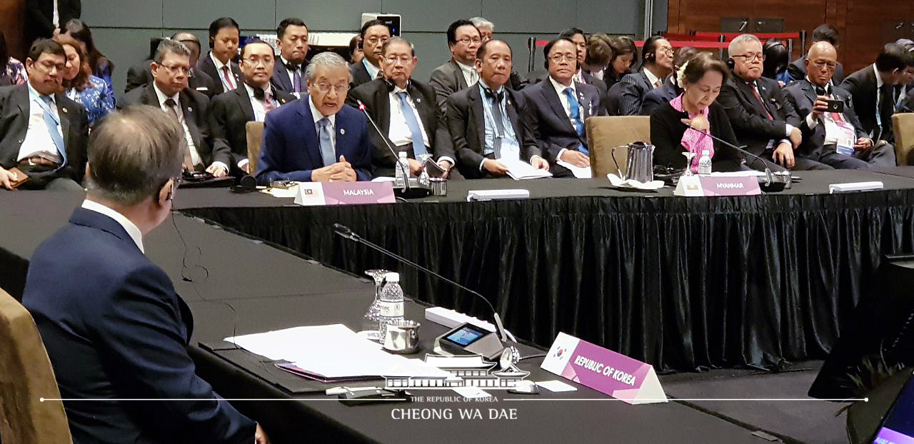 Candid photographs from the ASEAN-related summits and APEC Economic Leaders’ Meeting 