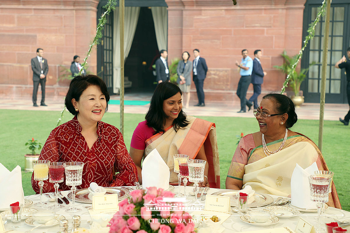 First Lady Kim Jung-sook attending a luncheon hosted by First Lady Savita Kovind of India 