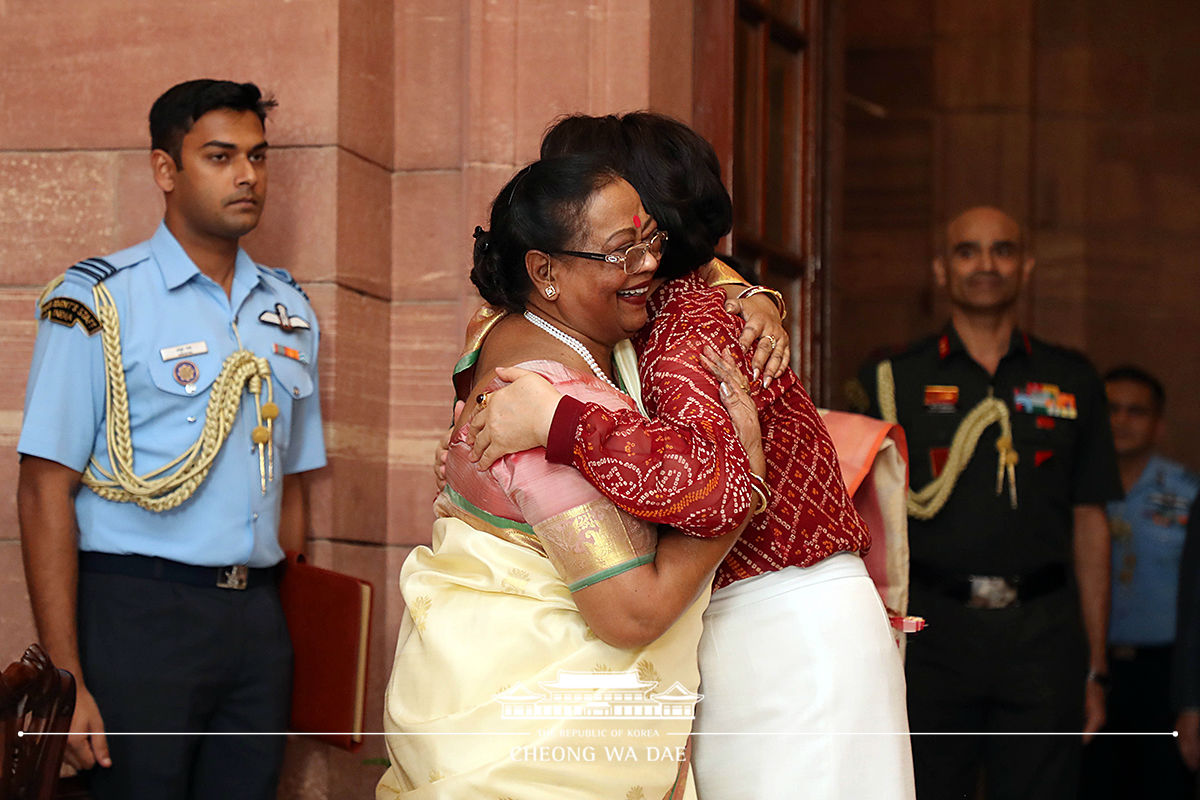 First Lady Kim Jung-sook attending a luncheon hosted by First Lady Savita Kovind of India 