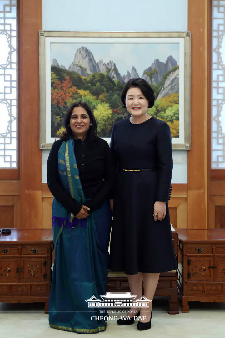 First Lady Kim Jung-sook meeting with Indian Ambassador to Korea Sripriya Ranganathan at Cheong Wa Dae 