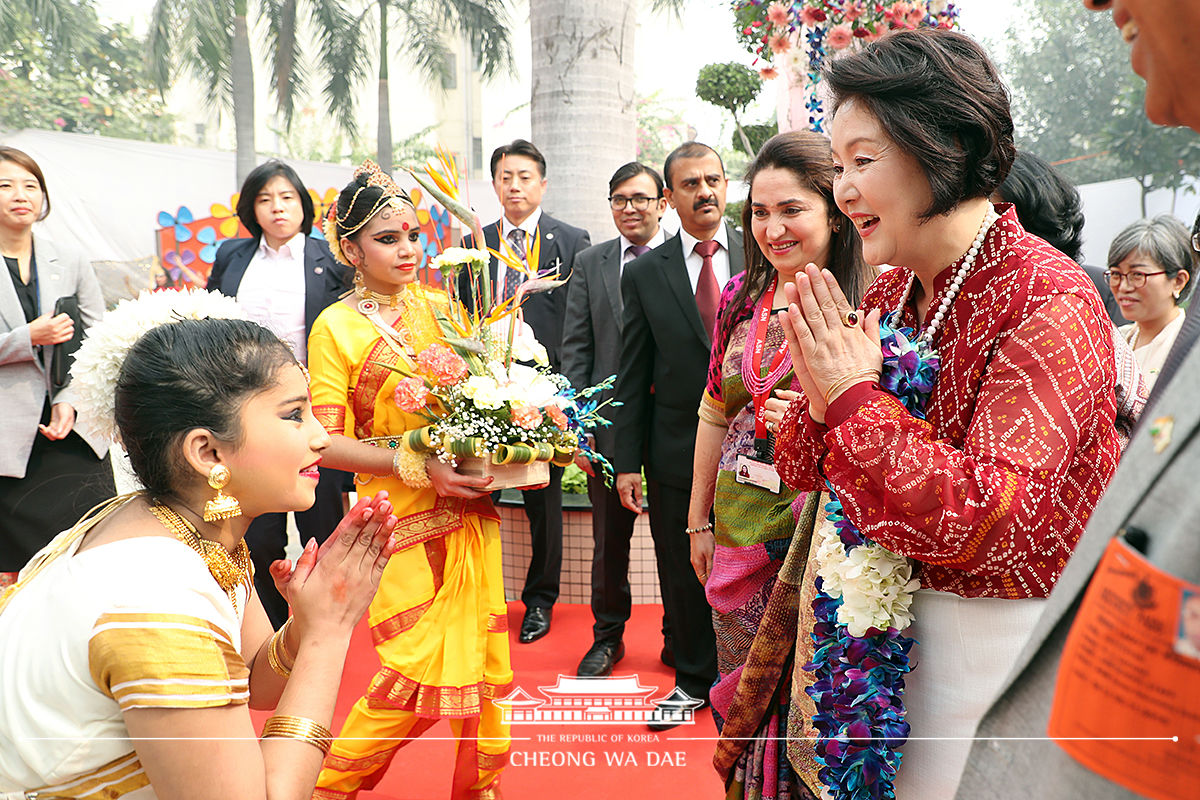 First Lady Kim Jung-sook visiting Adarsh Shiksha Niketan School in New Delhi 