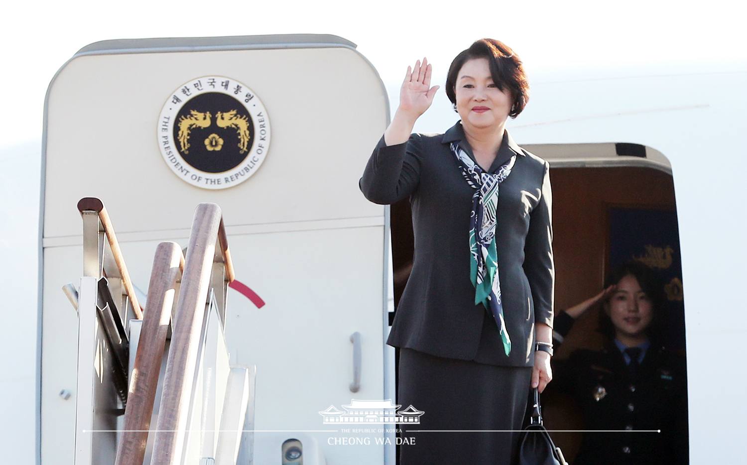 First Lady Kim Jung-sook boarding a plane to visit India 